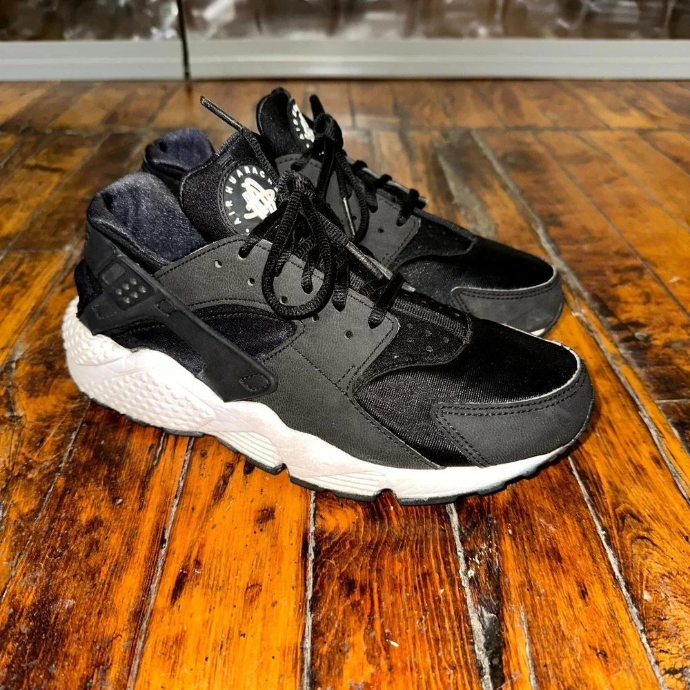 Nike Air Huarache Sneakers Women's Size 8 Matte Black Leather Comfort Lace Up